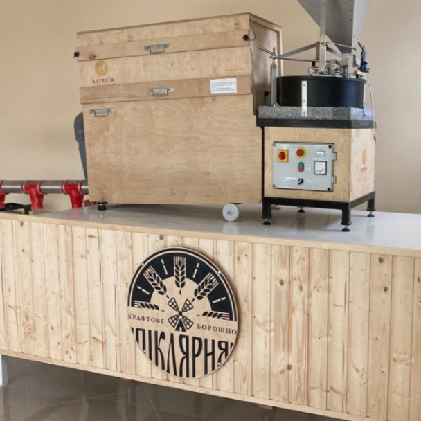 Переселенець із Луганська відкрив на Закарпатті млин, що виготовляє органічне борошно