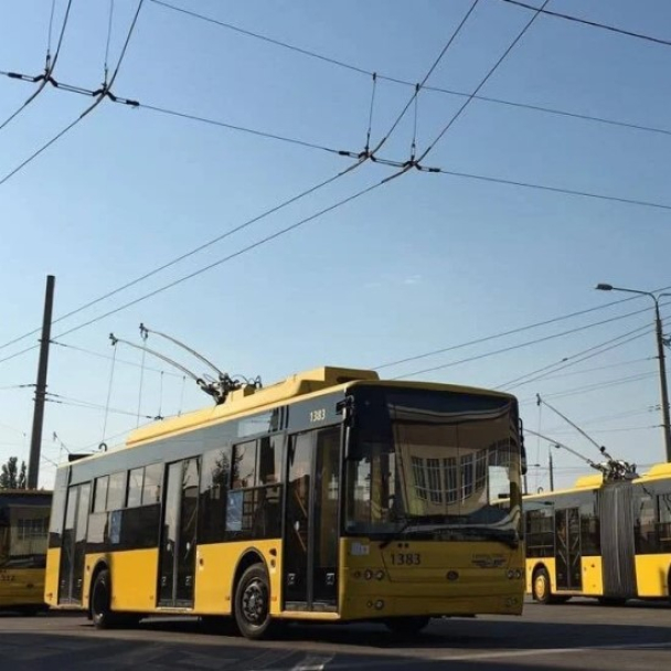 У Києві відновлює роботу тролейбус між Троєщиною та Оболонню і змінюються деякі маршрути