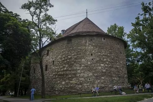 Львівська облрада і спілка архітекторів посварилися через Порохову вежу XVI століття