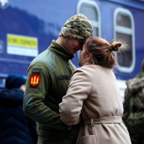 В “Укрзалізниці” допоможуть привітати з Днем закоханих військових, які 14 лютого будуть в поїздах