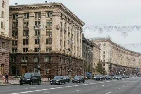 На Хрещатику планують висадити пів тисячі каштанів під час капремонту