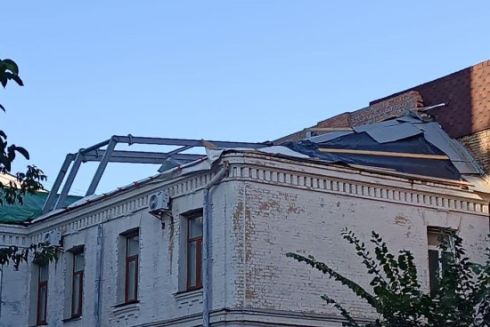 В Киеве с исторического здания убирают два незаконных этажа