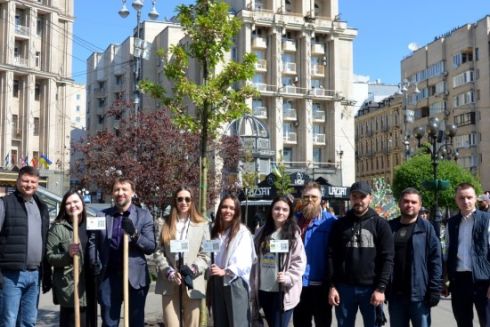 На Майдані Незалежності висадили Алею міжнародної підтримки України