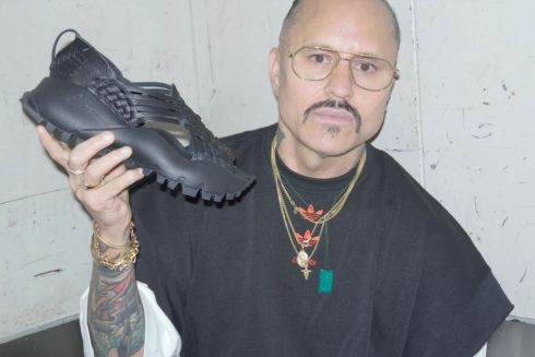 Adidas звинуватили у культурній апропріації через дизайн взуття