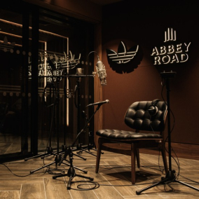Adidas та Abbey Road відкрили студію для юних музикантів у Манчестері