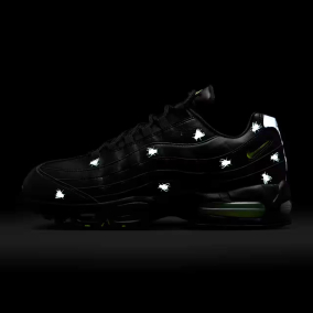 Nike випустить до Гелловіну кросівки з «мухами», що світяться у темряві