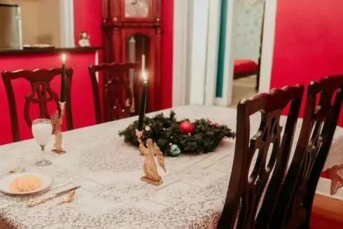 На платформе Airbnb сдают в аренду дом, обставленный в стиле комедии &laquo;Один дома&raquo;