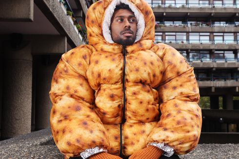 Aldi випустила пуховик у формі запеченої картоплі