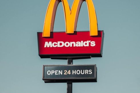Дипломати ведуть перемовини із McDonald's про відновлення роботи мережі в Україні