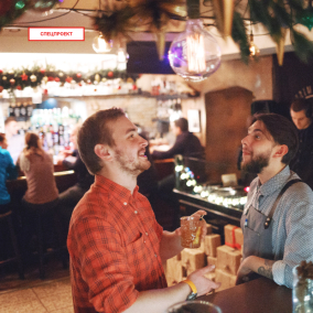 [:ru]Заходит в бар мужик с топором: киевские бармены — о самых смешных новогодних историях