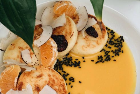 Возле «Олимпийской» открылось кафе «Альпака» с балийской овсянкой и шакшукой