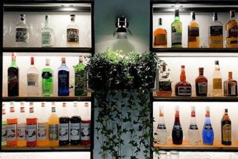 На Подоле открыли бар AMPM с коктейлями и кальяном