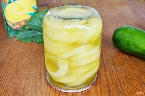 Бублики с мясом, салат с Мивиной, красная икра из селедки: странная и любимая еда из детства