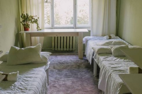 Фото. В Ивано-Франковске волонтеры превратили общежитие в жилье для вынужденных переселенцев