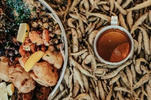 Бургеры с мидиями и окрошка с лососем: в Ирпене открывается &laquo;Анчоусная&raquo;