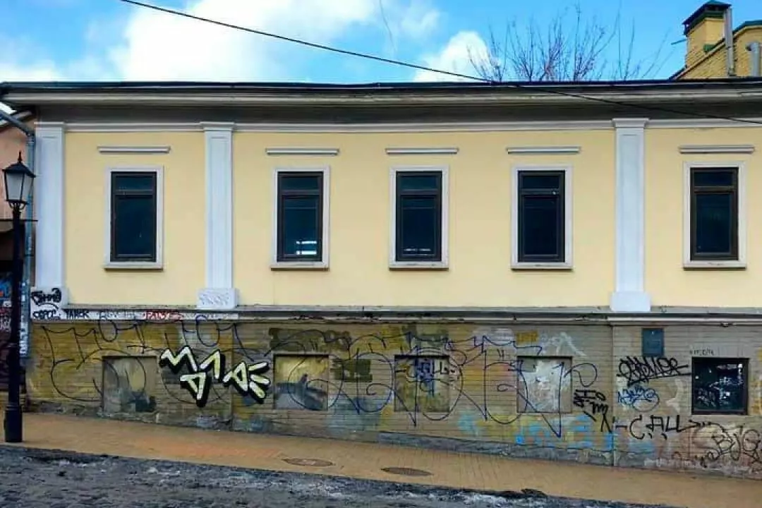 На Андреевском спуске во второй раз разбирают историческое здание XIX века