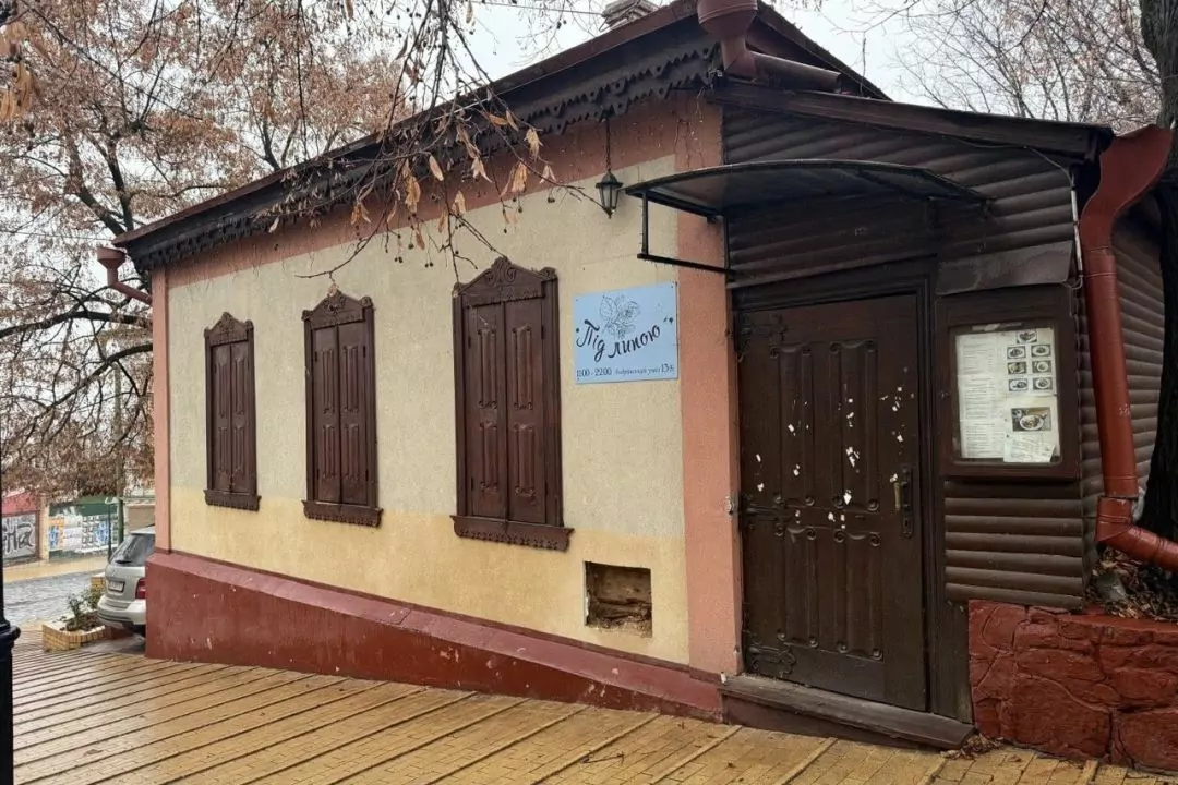 У Києві почали розбирати найстарішу садибу Андріївського узвозу &mdash; активіст