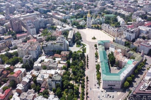 У Києві приберуть незаконну рекламу з фасадів історичних будівель