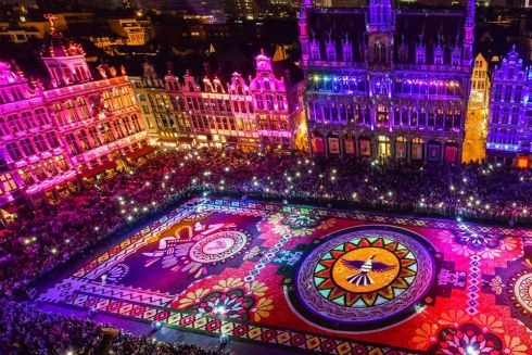 Місто платить: млинцевий забіг, день гірлянди та інші заходи з усього світу