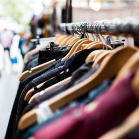 «Банки одежды» в Киеве получили достаточное количество вещей, сдавать больше не нужно