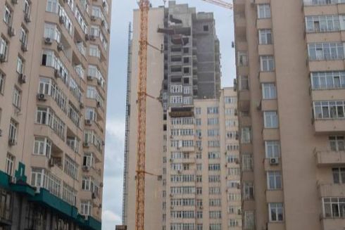 Стало відомо, коли закінчать відновлювальні роботи у багатоповерхівці на Солом&rsquo;янці, яку пошкодила ракета