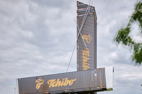 У Чехії архітектори звели оглядову вежу з контейнерів