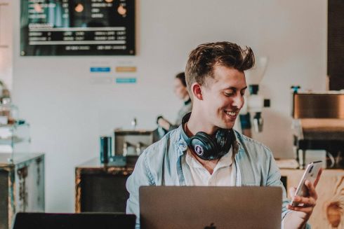 В Україні запустили &laquo;платформу дивних послуг&raquo; від художників: що пропонують