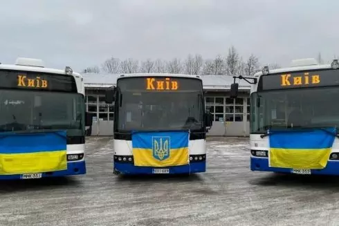 Фото. Київ отримав три автобуси від фінського міста-побратима Тампере