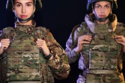 В Україні представили перший жіночий бронекостюм власного виробництва