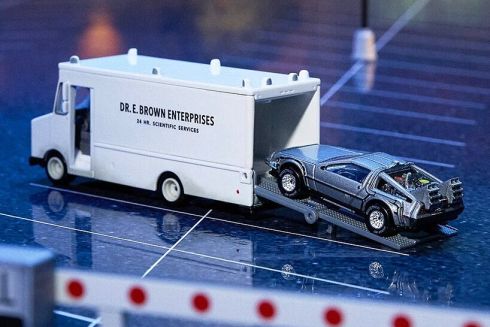 Hot Wheels створила набір "Назад у майбутнє" до 40-річчя фільму