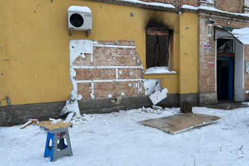 Картину Бенксі, зрізану в Гостомелі, вдалося зберегти. Де вона зараз