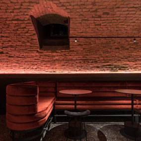 На Подолі відкрили коктейльний бар Nanovo в історичній будівлі