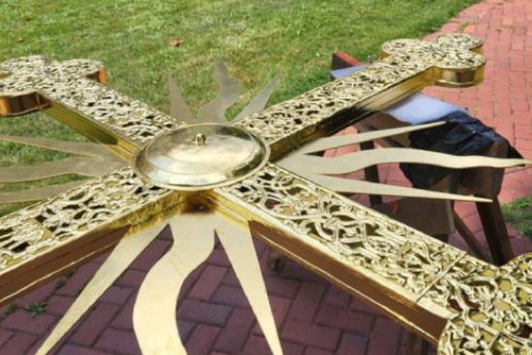 На Софійському Соборі встановили відреставрований хрест: фото