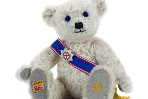 Король Чарльз III випустив колекційних плюшевих ведмедиків