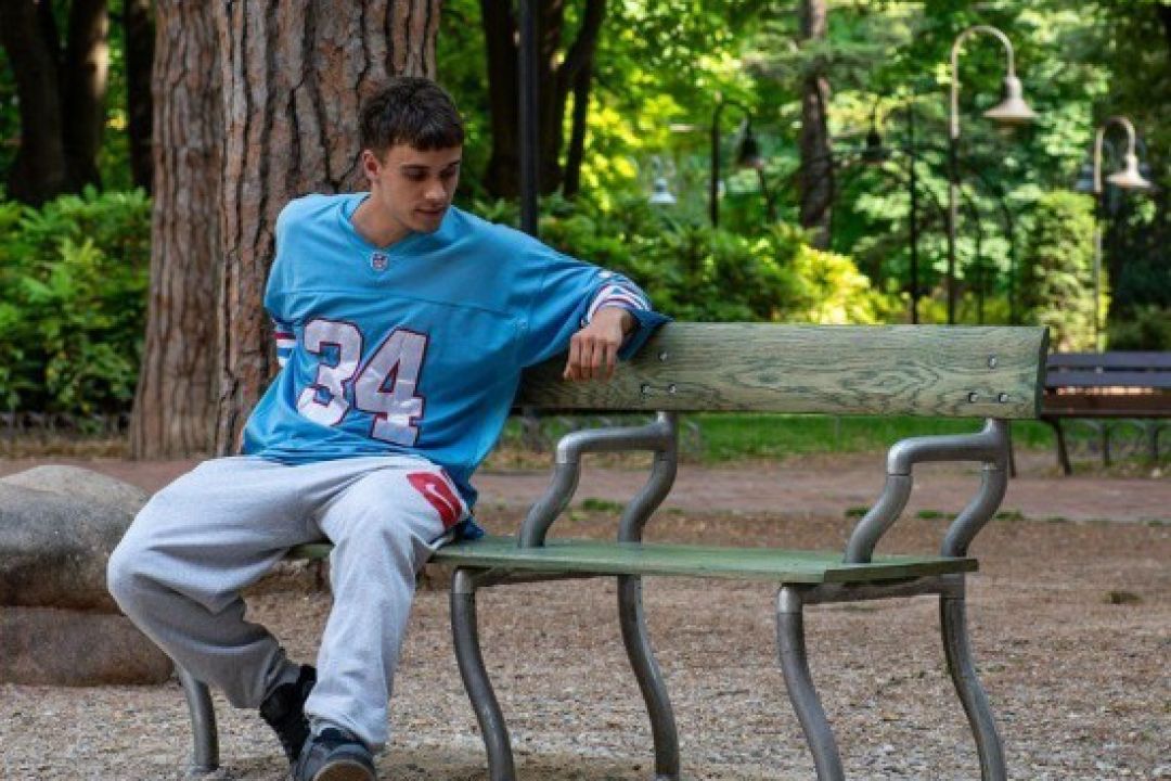 В Іспанії встановили лавку, що "танцює" при сидінні на ній