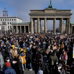 От Берлина до Токио. Как люди выходят на улицы в поддержку Украины