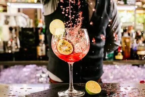 На &laquo;Кловській&raquo; відкрився бар-лабораторія з авторськими коктейлями F.U.L.L.