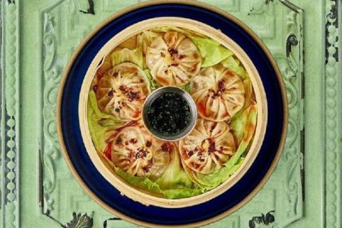 Біля Палацу «Україна» відкрився ресторан Eastman зі стравами індійської і тайської кухонь