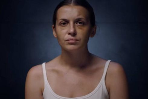 Alyona Alyona випустила кліп про домашнє насильство. У ньому знялася дівчина, яку побили в поїзді