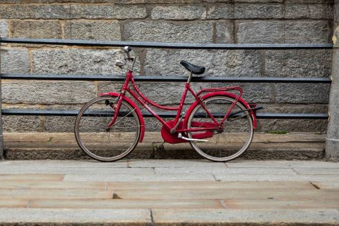 Возле моста Патона обустроили велодорожку