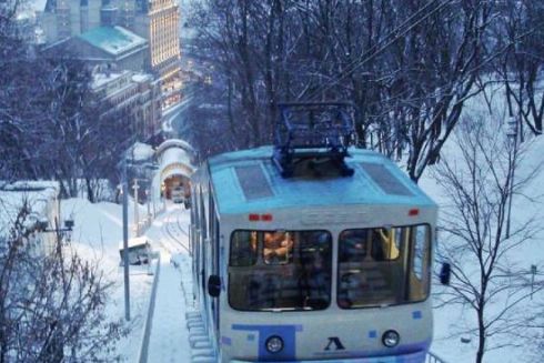 У Києві хочуть закупити нові кабіни фунікулера та провести ремонт станції