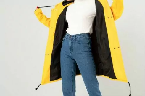 Плащі, кардигани та дощовики на теплу осінь від українських брендів