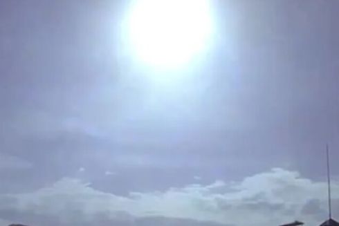 Спалах у небі над Києвом стався через падіння метеора вагою 300 кг