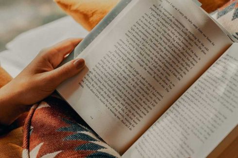 ЛГБТ-роман про епідемію СНІДу, буковинська феміністська проза та козацьке фентезі: 7 книг серпня