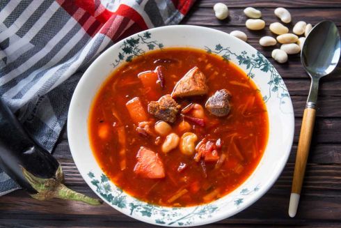 Гречаний багет із “Сільпо”, цукерки Roshen, сметана та сало: за якими продуктами сумують українки в Європі