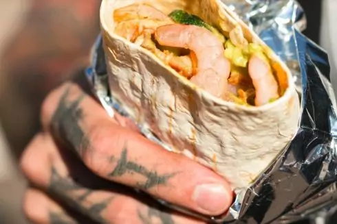 На Почайной открыли еще один БПШ от Дмитрия Борисова: здесь можно &laquo;подвесить&raquo; шаурму для военных