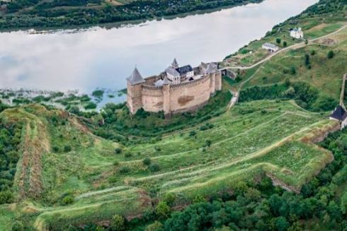 Найцікавіше за тиждень: 5 унікальних сіл в Україні, які варто відвідати та 10 виставок листопада