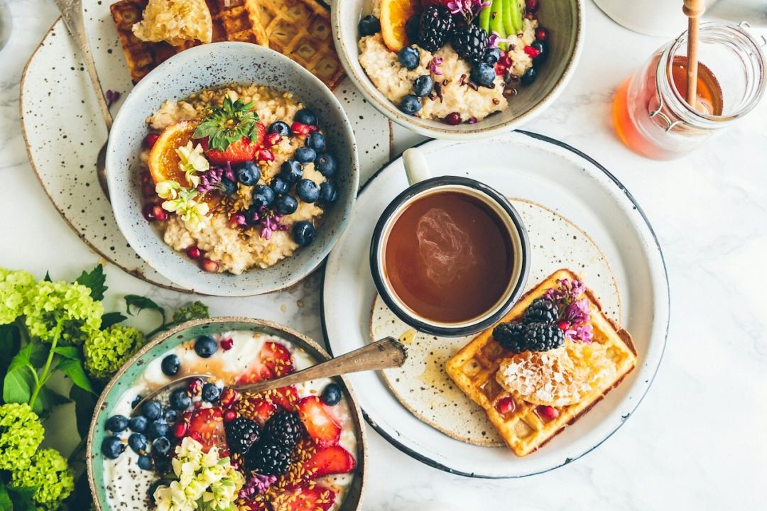 7 простих сніданків, які можна приготувати без світла й газу