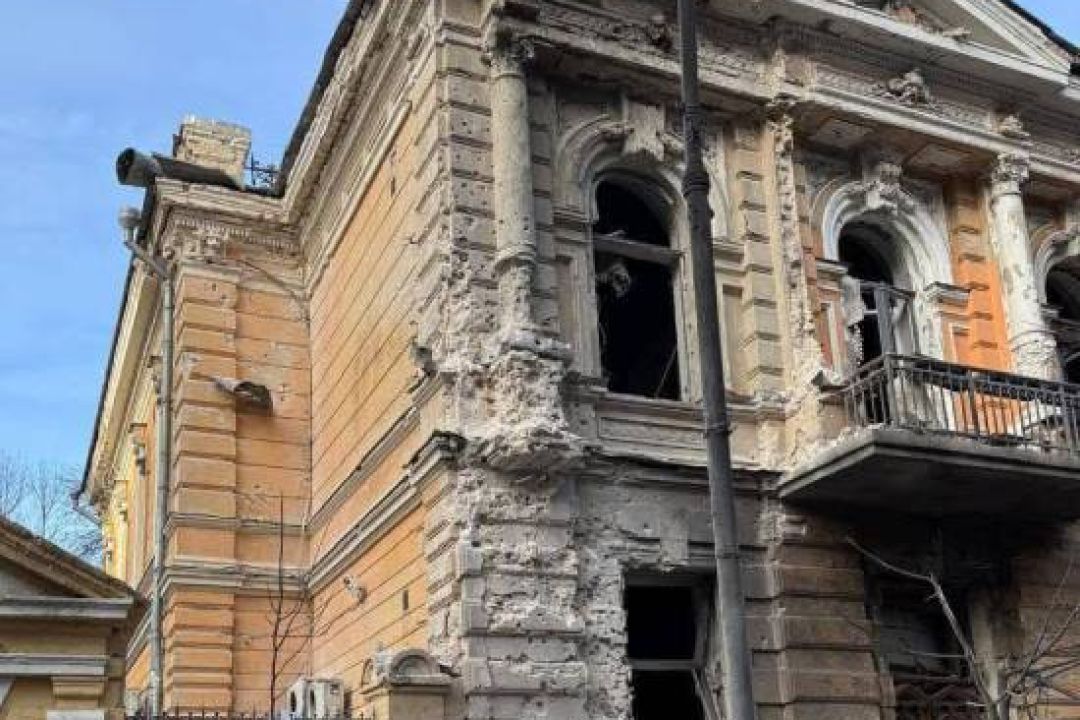 Будинок Спілки письменників у Києві оголосив про збір коштів на відновлення: як допомогти