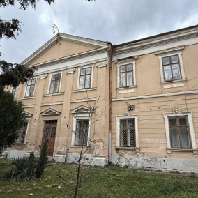 На Львівщині на даху школи відбудують втрачену історичну вежу